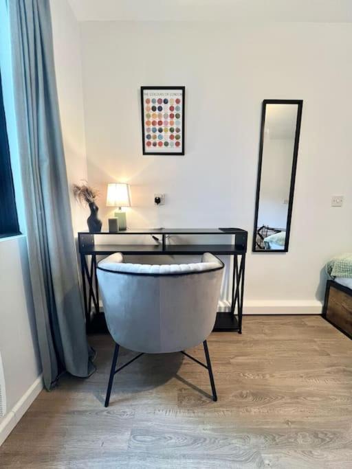 Gorgeous Flat 10 Min Walk To Stadium Free Parking Londra Exterior foto