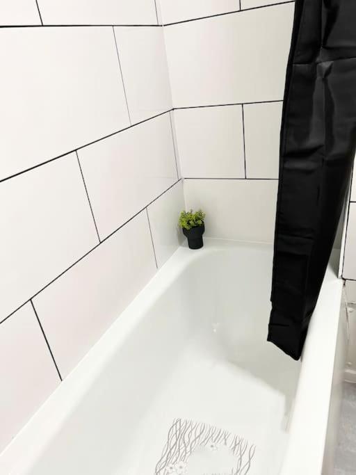 Gorgeous Flat 10 Min Walk To Stadium Free Parking Londra Exterior foto